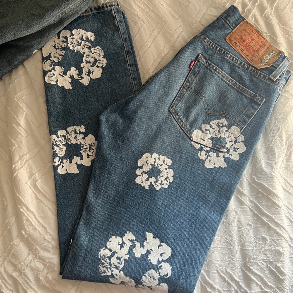 Levi's x Denim Tears The Cotton Wreath Jean 'Light Wash'
Size: W30 L32